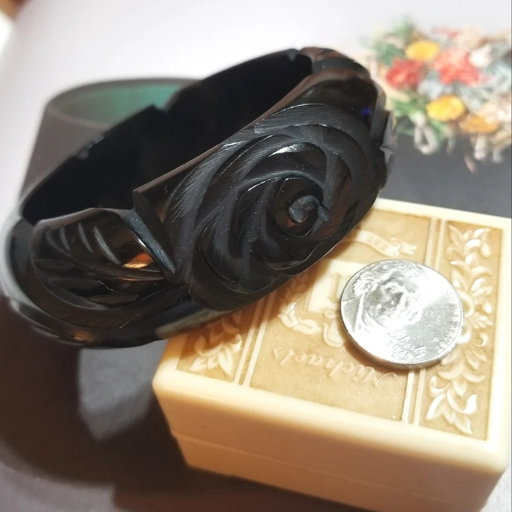 Genuine BAKELITE Deeply Carved Bangle Bracelet - Picture 7 of 8